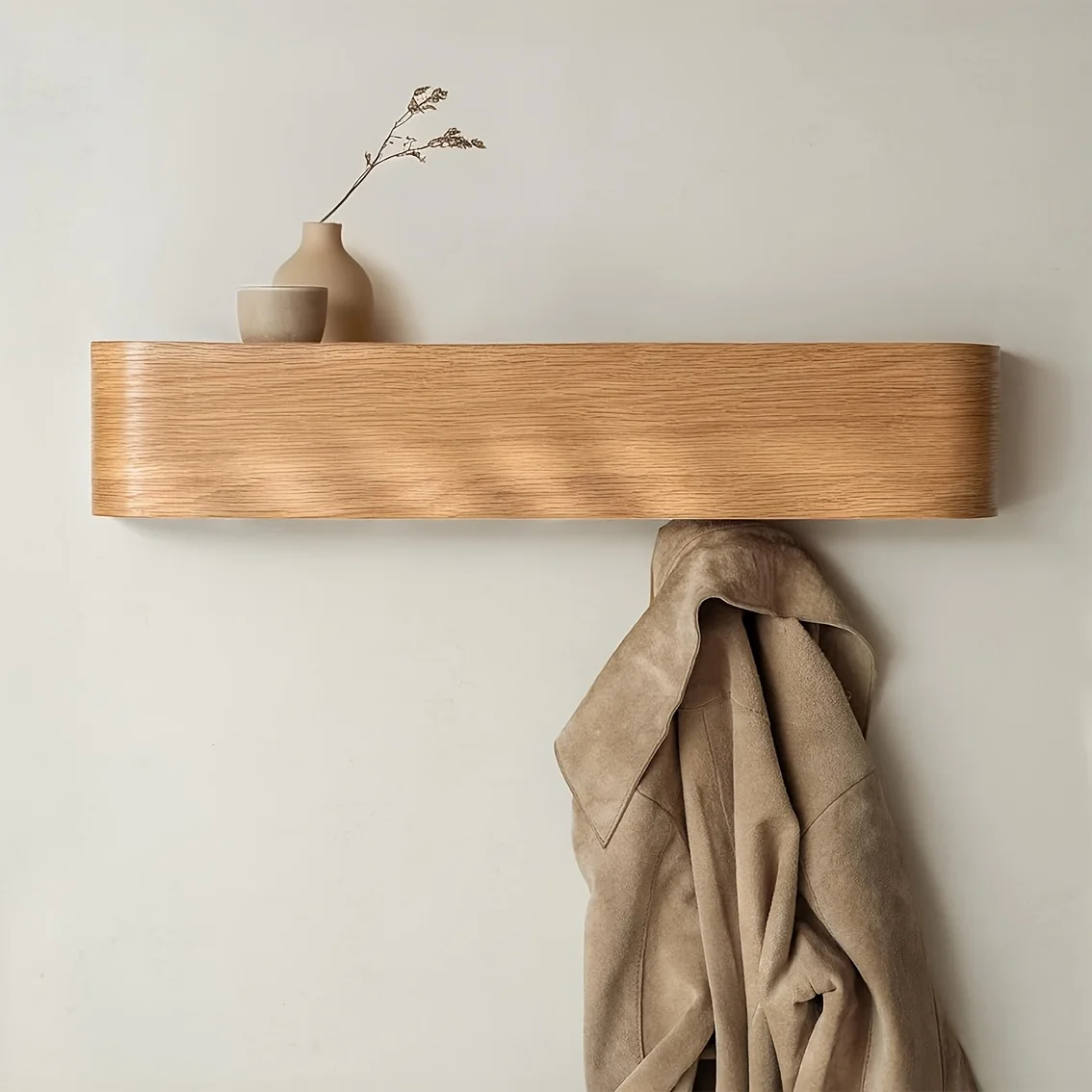 Porte-manteau mural moderne avec crochets et étagère cachée en bois massif et fer – Image 4