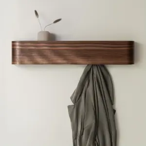 Porte-manteau mural moderne avec crochets et étagère cachée en bois massif et fer